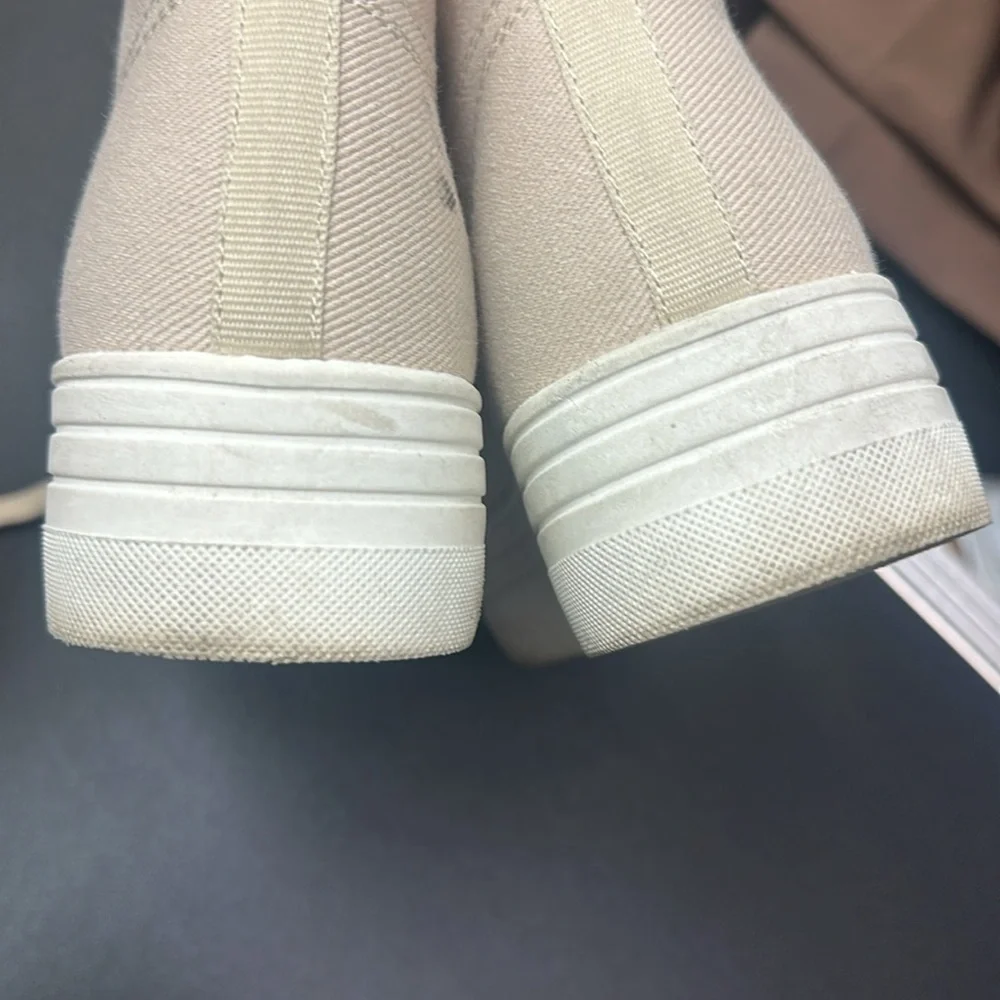 Universal thread women’s cream lace up platform canvas shoes size 9